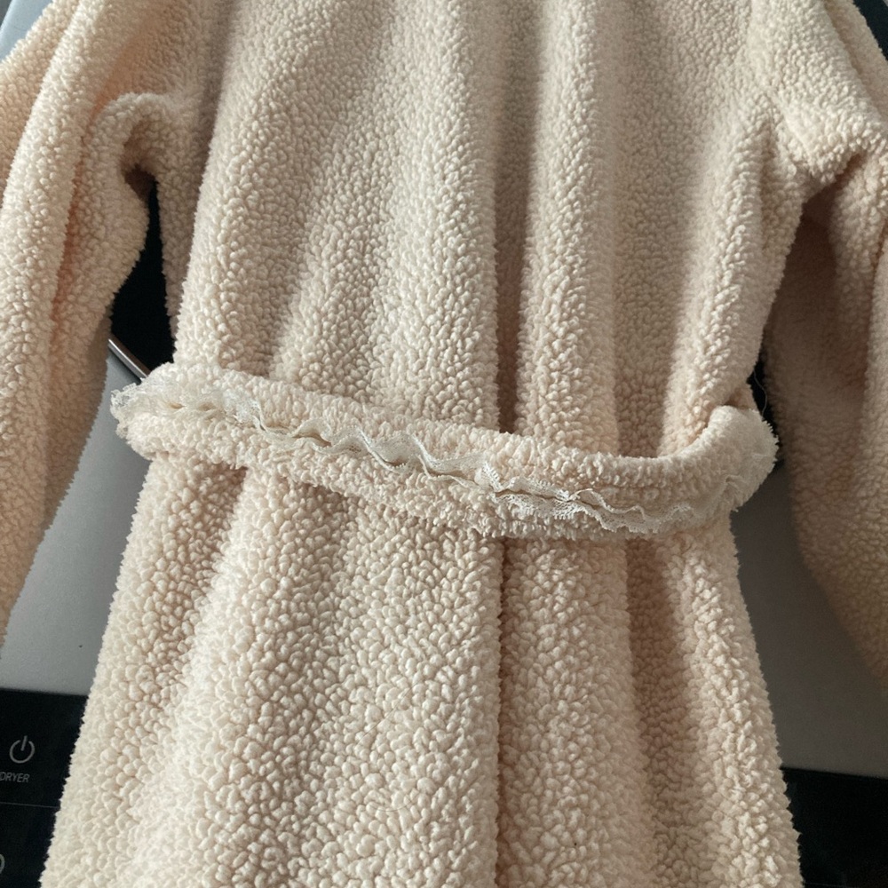 Fancy Ruffled Robe! - Picture 11 of 14